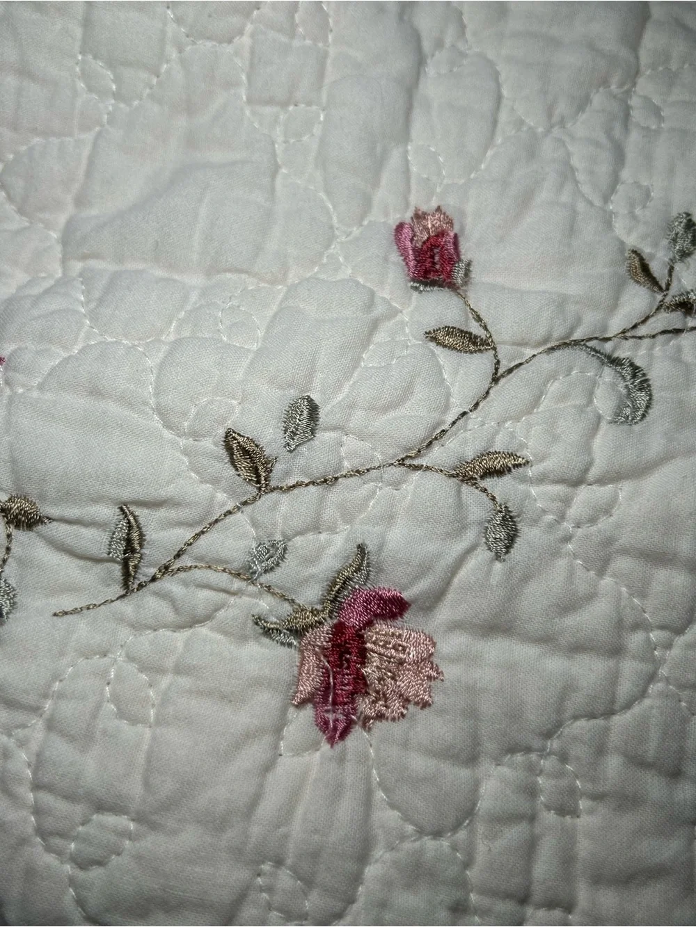 Better Homes & Garden Floral Vine Embroidered White Quilt Pillowcase Rose Accent